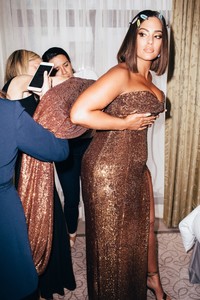 ashley_graham_met_gala_2018-30-627x940.thumb.jpg.8de0449d6eb993e169a900903a7083b6.jpg