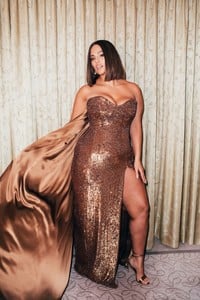 ashley_graham_met_gala_2018-53-627x940.thumb.jpg.58db22c23b8c26f04411417fcbef21f2.jpg