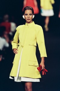 balenciaga-ss-1992-1.thumb.jpg.14942ca95592ad2a372833ea170f589d.jpg