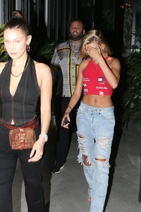 bella-hadid-and-hailey-baldwin-leave-planta-restaurant-in-miami-beach-04-28-2018-4.thumb.jpg.c37f490685e265e55d7451c60af9acad.jpg