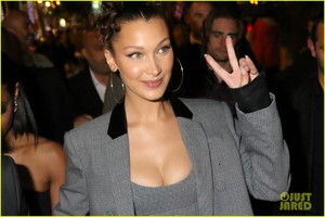 bella-hadid-and-the-weeknd-kiss-at-cannes-film-festival-see-the-pics-01.jpg