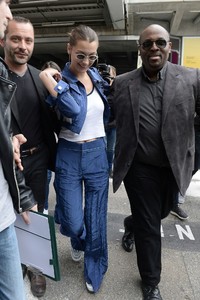 bella-hadid-at-the-airport-in-nice-05-08-2018-0.thumb.jpg.915a9a86c1a4694f94b7539310f004a8.jpg