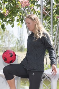 caroline-wozniacki-2018-mutua-madrid-open-photoshoot-2.jpg