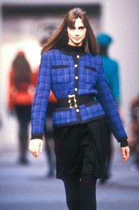 chanel-fw-1988-1.thumb.jpg.2edff6492877019ab26bd6cdb77dc327.jpg