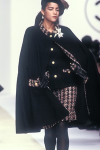 chanel-fw-1988-1.thumb.jpg.81a46880c54450e997435db9623eb259.jpg