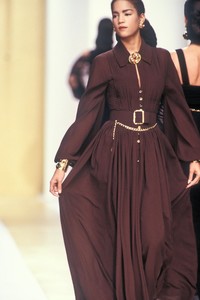 chanel-fw-1988-4.thumb.jpg.4f1ea217385f07fe3a4cc5a13b34346a.jpg