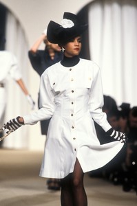 chanel-ss-1987-1.thumb.jpg.c3660f76f0020738bceb181bc4fd8e6a.jpg