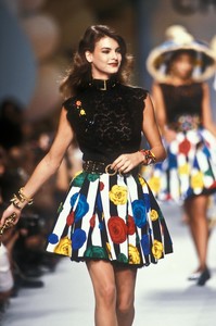 chanel-ss-1988-3.thumb.jpg.4441ae8bfb48c991b4f1fe36ae88c970.jpg