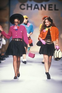 chanel-ss-1988-6.thumb.jpg.7778f4b803bd190c9caca7a6d4f711a0.jpg