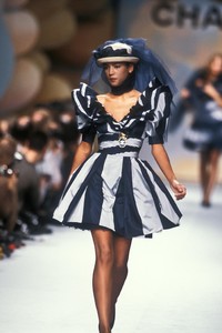 chanel-ss-1988-7.thumb.jpg.6f7f2a49f65eaeb0744ecb35ac687474.jpg