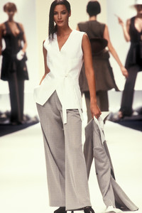 christian-dior-ss-1994-2.thumb.jpg.0fbbbd697405563880f8c27a2e96b977.jpg