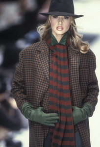 complice-fw-1992-4.thumb.jpg.1aa8a4a9a9d0fc3bfde18d4403c33382.jpg