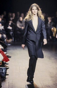 costume-national-fw-1997-1.thumb.jpg.02f2de6152c130f15570b4a737b78748.jpg