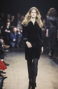 costume-national-fw-1997-3.thumb.jpg.79e3831d99cbebc596bb29145b052097.jpg