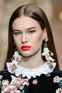 dolce-e-gabbana-clpa-rf18-0443.thumb.jpg.2f3d059b2ee3466f4cb1ff479be0db9d.jpg