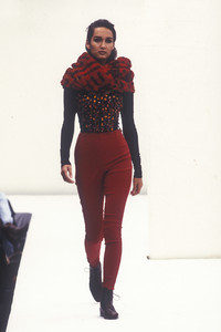 dolce-gabbana-fw-1990-1.thumb.jpg.5514f596c547ca53b62e9ab16e7190d4.jpg