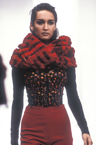 dolce-gabbana-fw-1990-2.thumb.jpg.69298c9d018912802508655d1399d0da.jpg