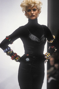 dolce-gabbana-fw-1991-1.thumb.jpg.17b6e99270feec89123cdaab4337aebd.jpg