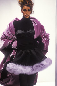 dolce-gabbana-fw-1991-2.thumb.jpg.ecb0870e436058499ce60e00d5859189.jpg