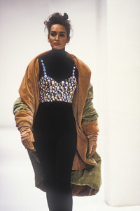 dolce-gabbana-fw-1991-3.thumb.jpg.8c1cc0bf911921505011bc2ae97516a0.jpg