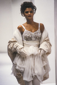 dolce-gabbana-fw-1991-3.thumb.jpg.f6510ee49fa20270fbf5afb2cea749b6.jpg