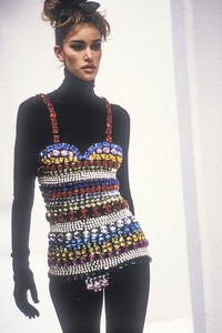 dolce-gabbana-fw-1991-5.thumb.jpg.72c91c3ade7f4d3e1dc1f46010ed2574.jpg