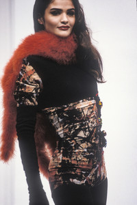 dolce-gabbana-fw-1991-8.thumb.jpg.bae6f74905a81195f31dd66db47d76dc.jpg