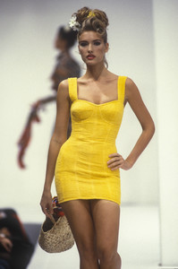 dolce-gabbana-ss-1992-4.thumb.jpg.6e1a18a8977684be76756c996ee84e51.jpg
