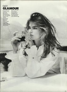 douglas_001_elle_uk_1991_03_p6.thumb.jpg.093d5efea7b7b6820a954c74c675745b.jpg