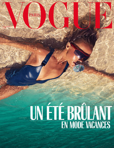 edie_vogueparis_junjul18_mikaeljansson_1.thumb.jpg.0b9db118cea6b15dca2876fe15dec82a.jpg