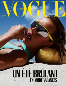 edie_vogueparis_junjul18_mikaeljansson_2.thumb.jpg.3130581a3cdbed41f7f8d6ca33048300.jpg