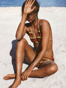 edie_vogueparis_junjul18_zorka_tfs_1.jpg