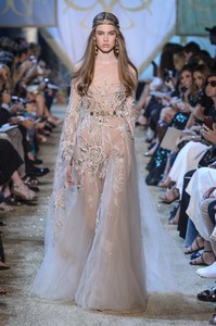 elie-saab-hc-rf17-0597.thumb.jpg.70a8db55495ac91a9ca1c330fad6ed27.jpg