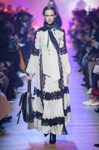 elie-saab-rf18-1032.thumb.jpg.ba7cdae2a08477545ba5b1ebf5d3d74b.jpg