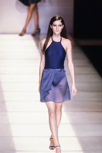 emporio-armani-ss-1998-1.thumb.jpg.27ed9fe37bbbfe18fbaa5dfaad66e234.jpg