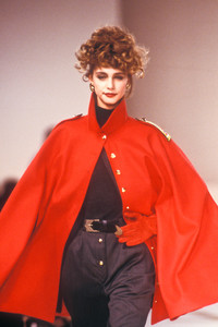 enrico-coveri-fw-1988-3.thumb.jpg.aee52eee9d5f2110e7984d48fbe77d05.jpg