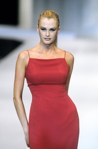 escada-ss-1999-10.thumb.jpg.d058b8698621dc77c297896e83b2a7ba.jpg