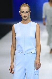 escada-ss-1999-11.thumb.jpg.087e6a841882cc4be9150eb5e2d18775.jpg