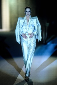 escada-ss-1999-13.thumb.jpg.38aa103cc6ee6907d930bb7a0b6640d7.jpg