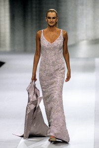escada-ss-1999-14.thumb.jpg.ed8fd846dffd22a7b58cf3b22e818c48.jpg