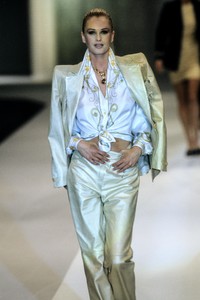 escada-ss-1999-15.thumb.jpg.e3f697ce6937698d33d8da0e4f157216.jpg