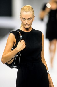 escada-ss-1999-4.thumb.jpg.3bd63b1de31142d964c21525150e9c0b.jpg