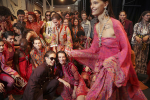 etro-bks-s-rs18-019.thumb.jpg.1f78dcbbc19b1d782bd568a89176ed11.jpg