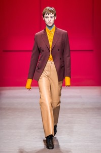 ferragamo-rf18-0457.thumb.jpg.9ff4f5f03e824de46042ce333380ceee.jpg