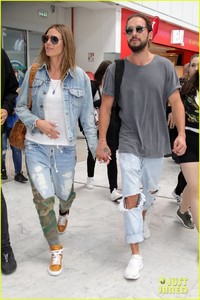 heidi-klum-tom-kaulitz-airport-france-2018-may-01.thumb.jpg.7b819f78067aa30ad29e61581d714dc3.jpg