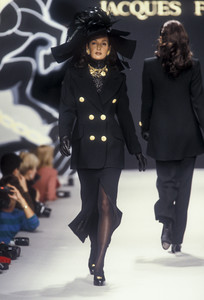 jacques-fath-fw-1993-5.thumb.jpg.3bcb6a815fb1555f0bc7c7f364bb76ca.jpg