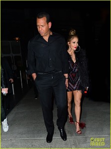 jennifer-lopez-met-gala-after-party-03.jpg