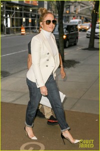 jennifer-lopez-second-act-nyc-01.thumb.jpg.07771e1e76028e71afb7652200a39dc2.jpg