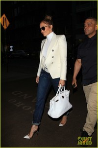 jennifer-lopez-second-act-nyc-03.thumb.jpg.4e0f864ee1a3cd8f20579577996f5111.jpg