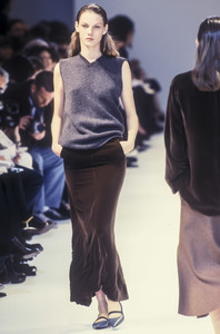 jil-sander-fw-1997-1.thumb.jpg.e89633c70587e4043d1e4f33c8de134d.jpg
